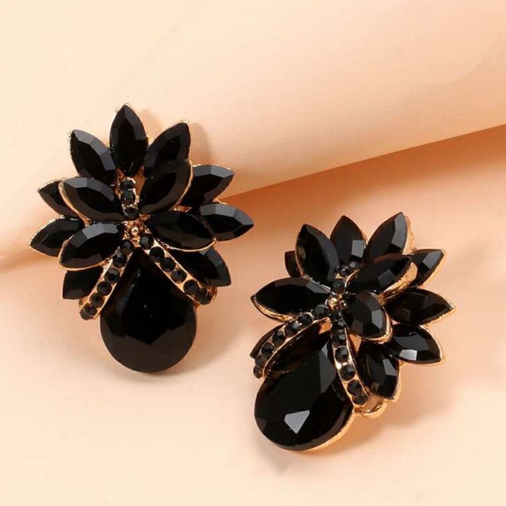 Black crystal earring A469